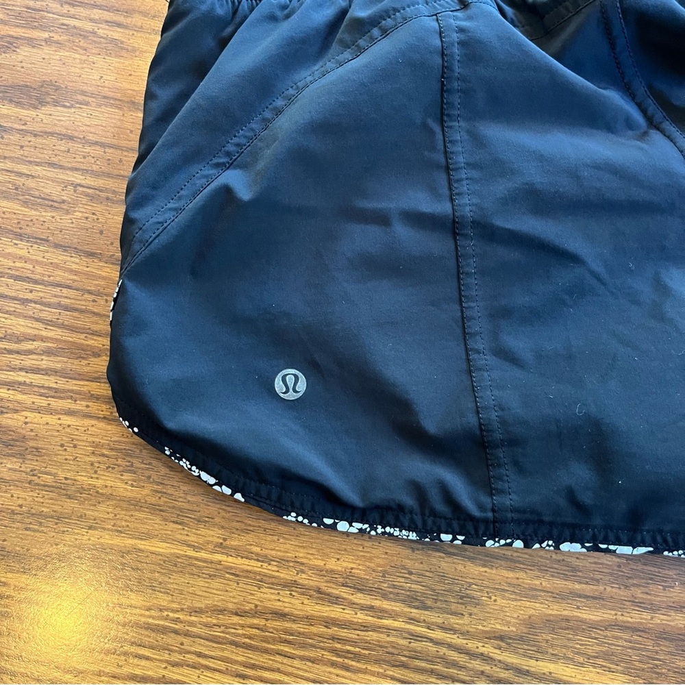 Lululemon 2 way reversible shorts - Picture 3 of 5